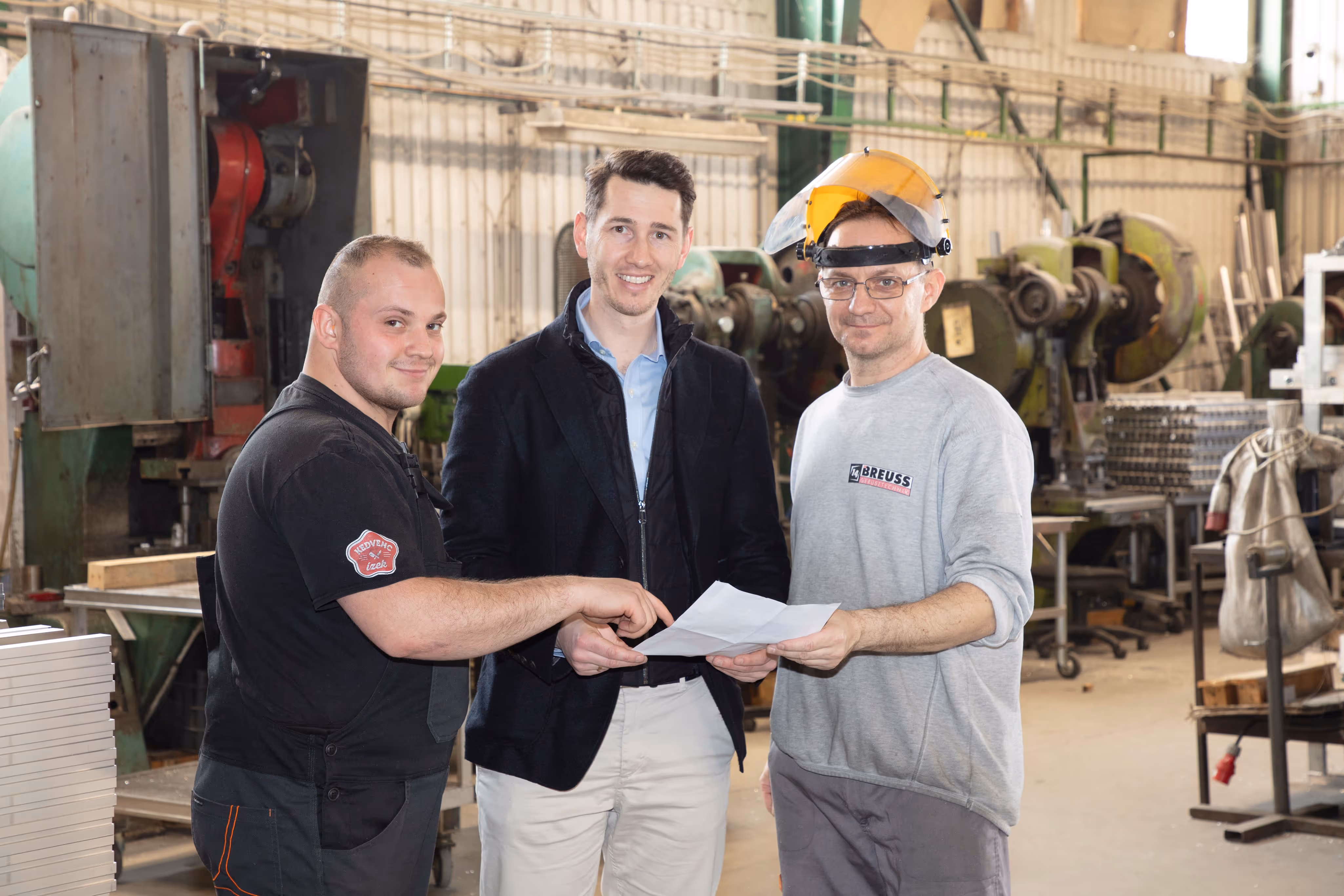 Besprechung in der Werkshalle in Weiler